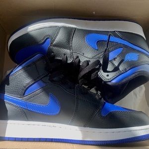NEW JORDAN 1s